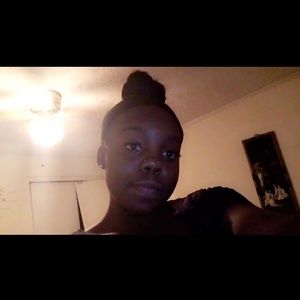 Meet your Posher, Chanel